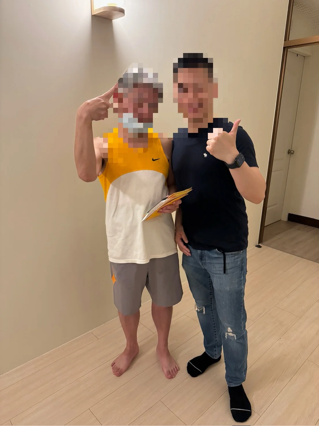 簡約設計的書房與合作屋主合影